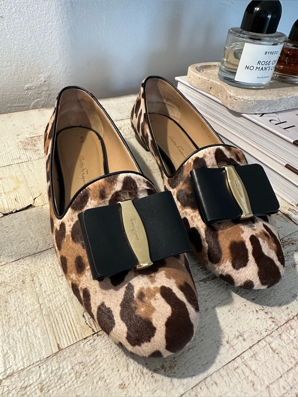 Salvatore Ferragamo Leopard Print Vara Bow Flats in Brown and Black - Picture 3 of 10